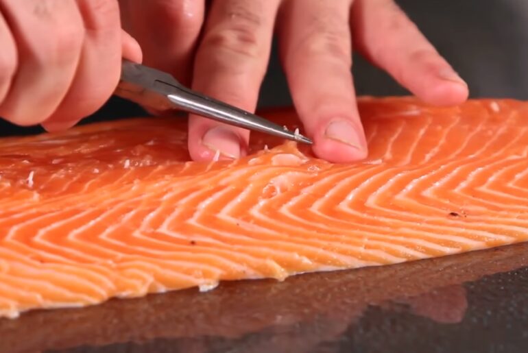Fish Bone Tweezers knife
